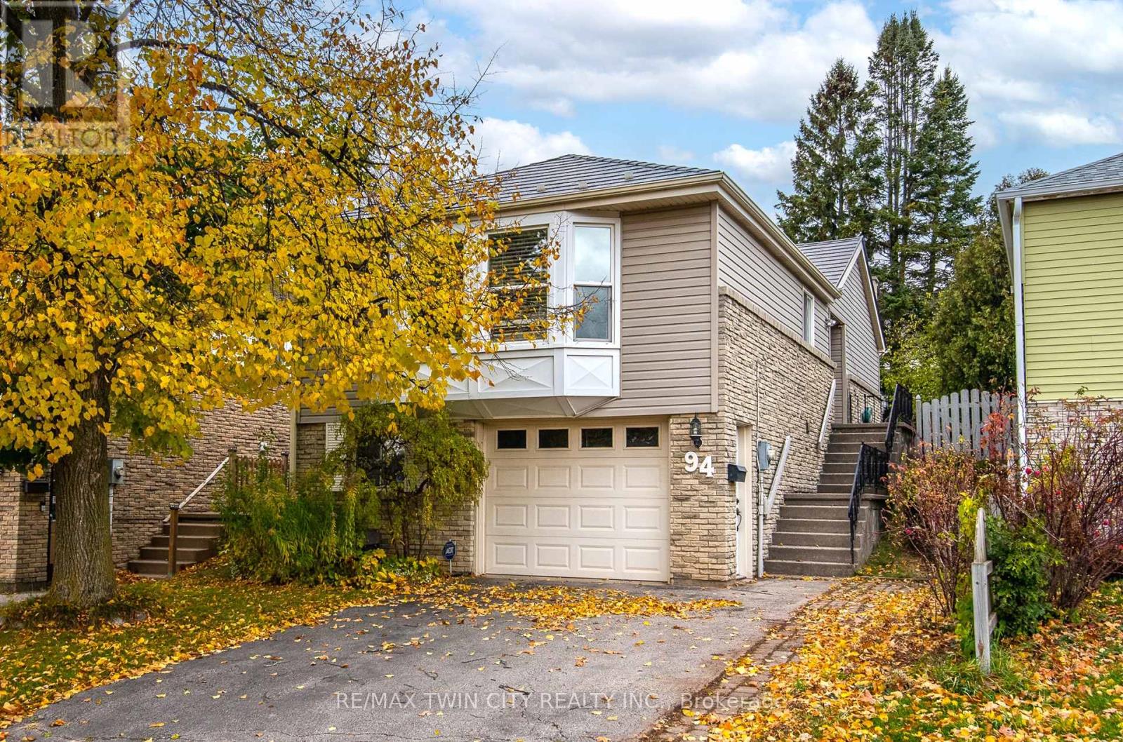 94 MACATEE PLACE, Cambridge, Ontario