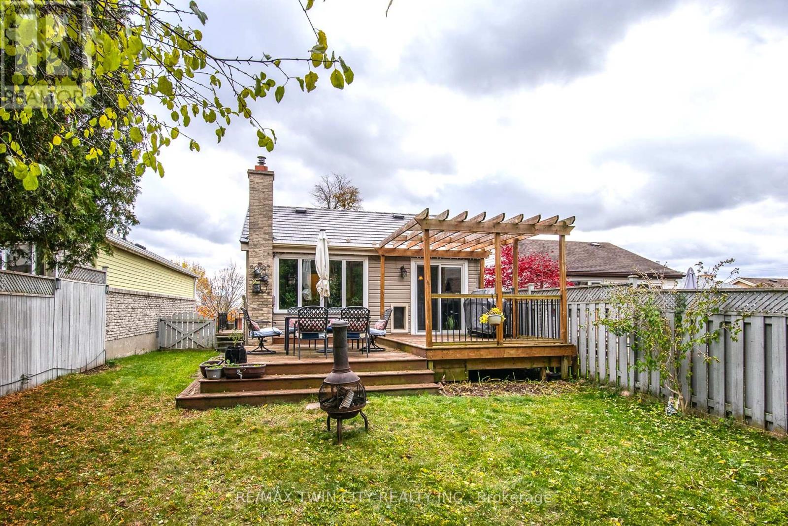 94 Macatee Place, Cambridge, Ontario  N1R 6Z8 - Photo 5 - X12528010