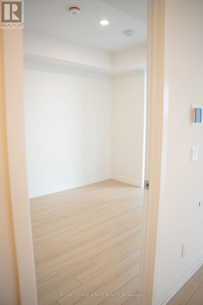 801 - 3071 Trafalgar Road, Oakville (Jm Joshua Meadows), Ontario  L6H 8C6 - Photo 5 - W12510276