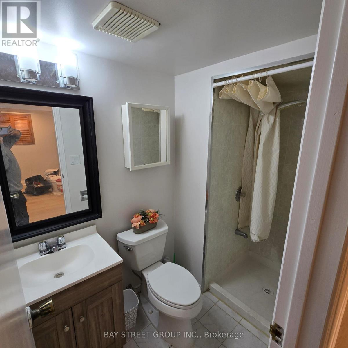 129 Huntington Park Drive, Markham, Ontario  L3T 7C8 - Photo 4 - N12526694