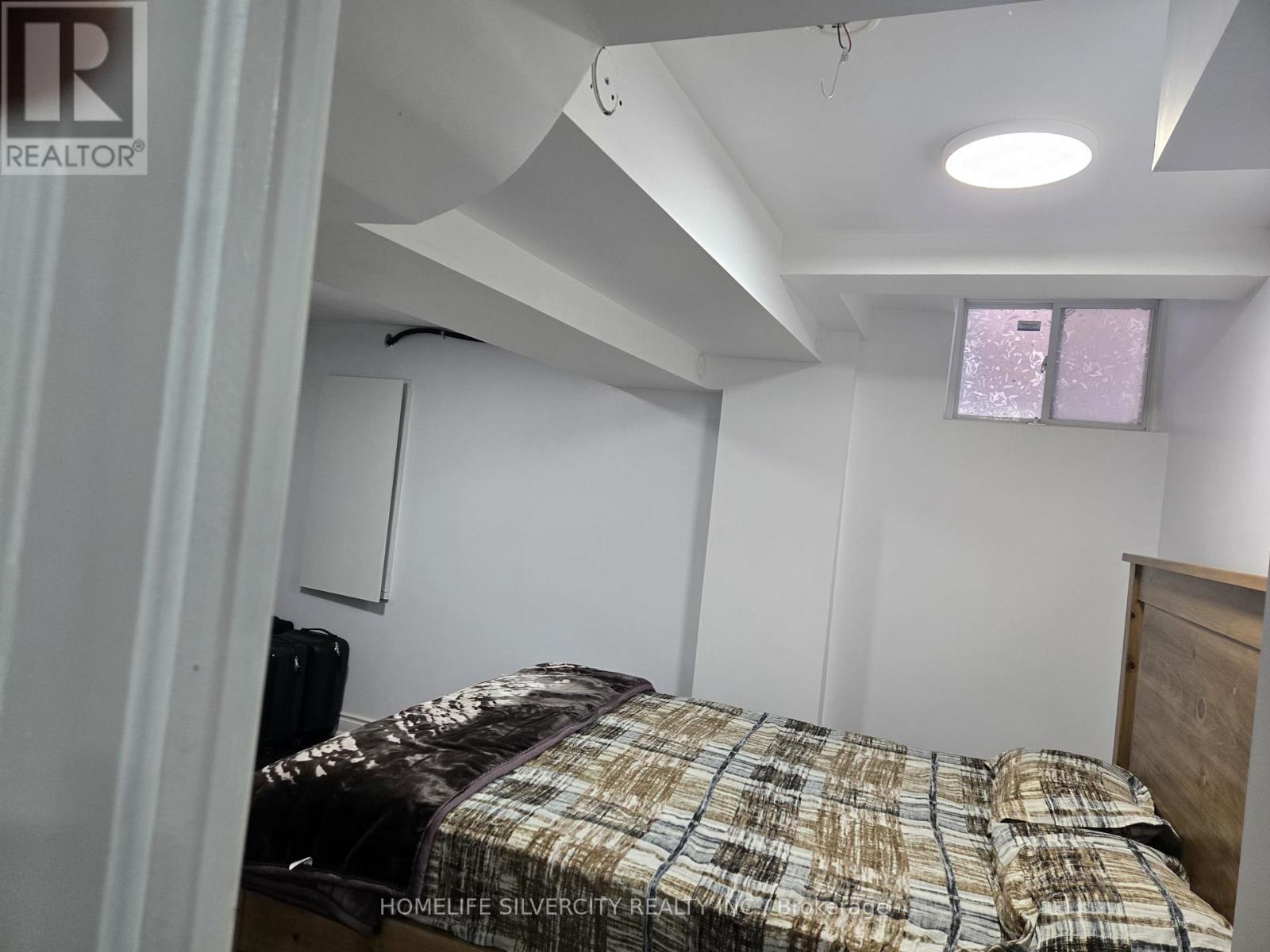 80 Abitibi Lake Drive, Brampton, Ontario  L6R 0V6 - Photo 4 - W12527038