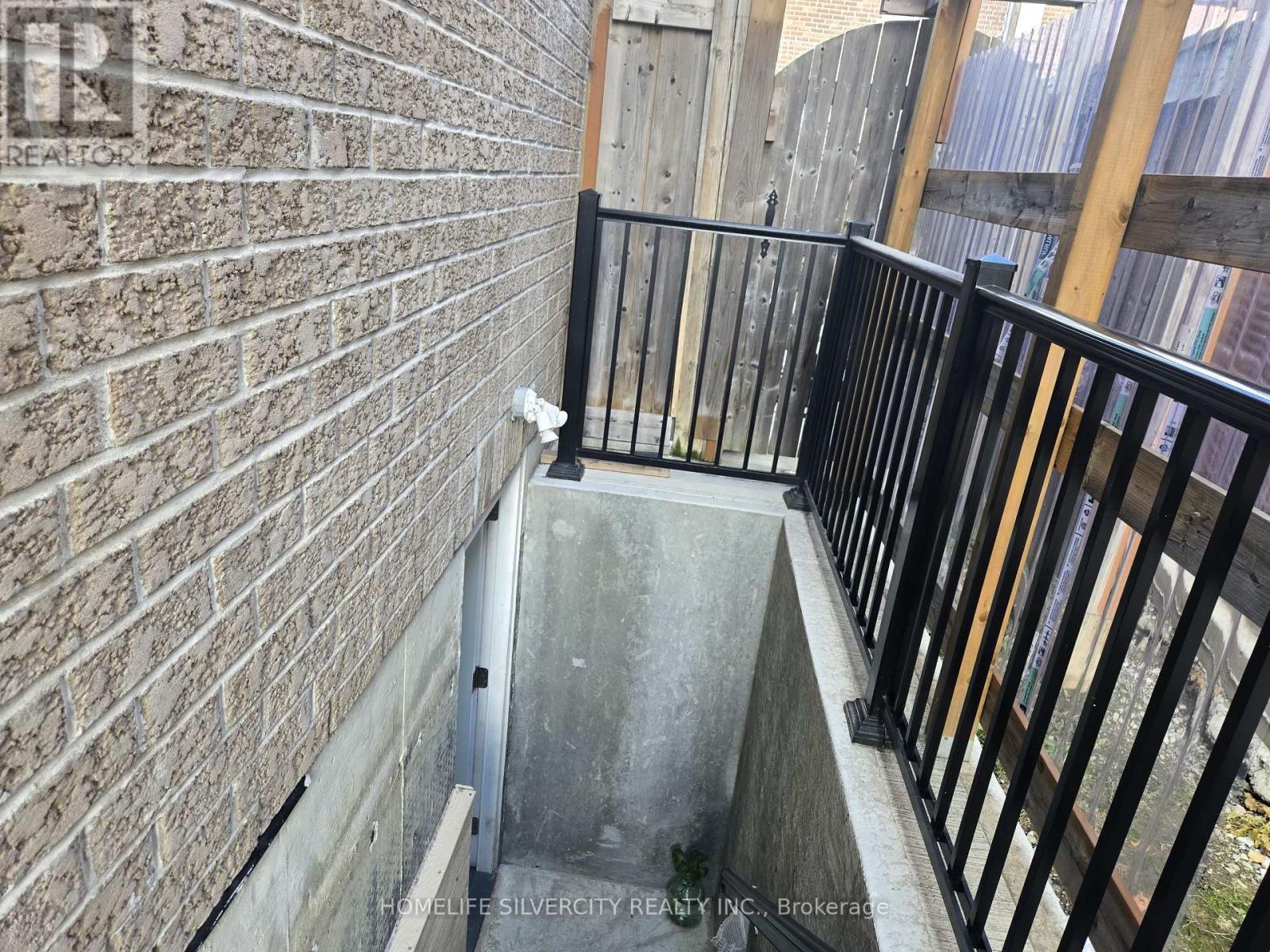 80 Abitibi Lake Drive, Brampton, Ontario  L6R 0V6 - Photo 10 - W12527038