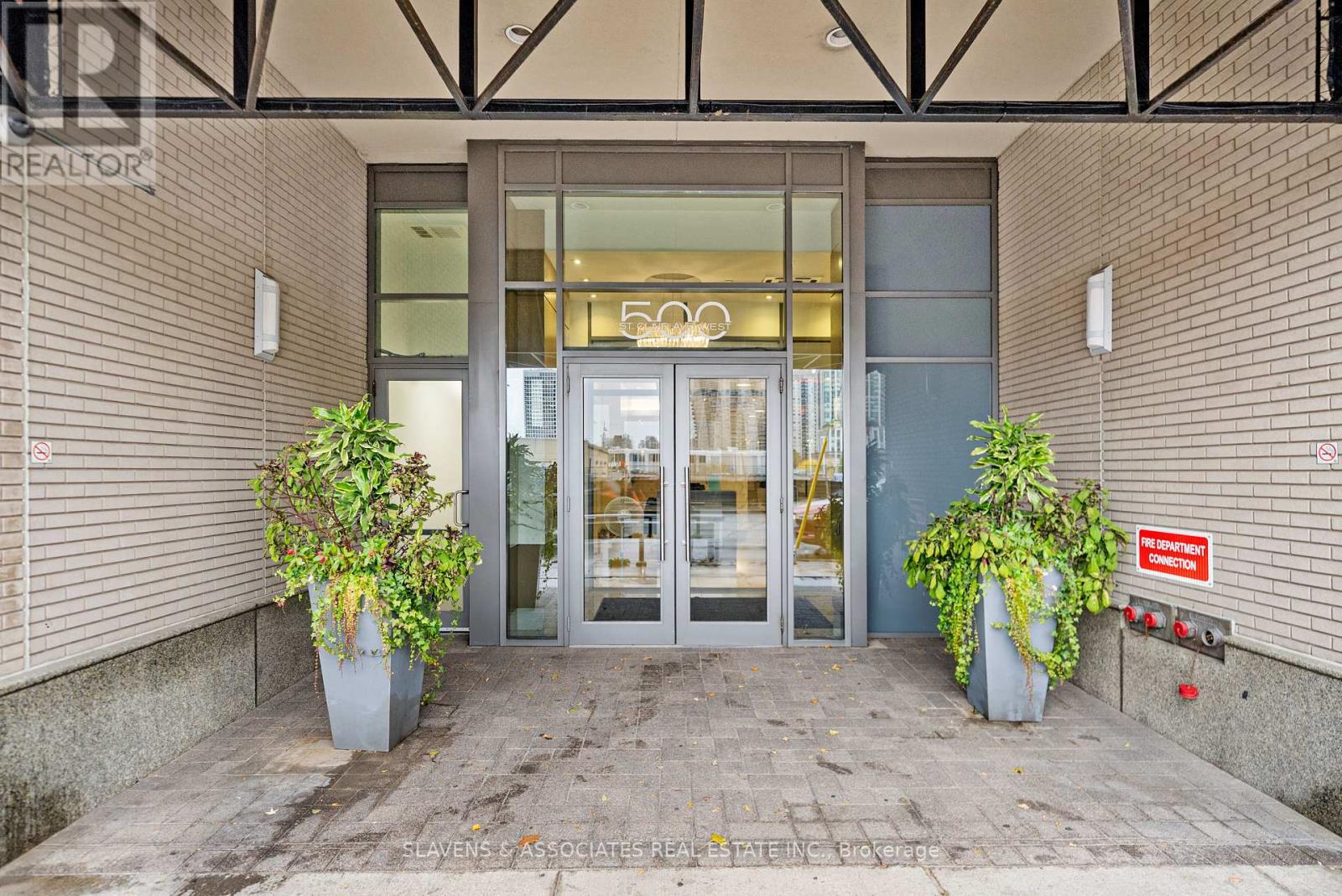 1303 - 500 St Clair Avenue W, Toronto, Ontario  M6C 1A8 - Photo 2 - C12523792