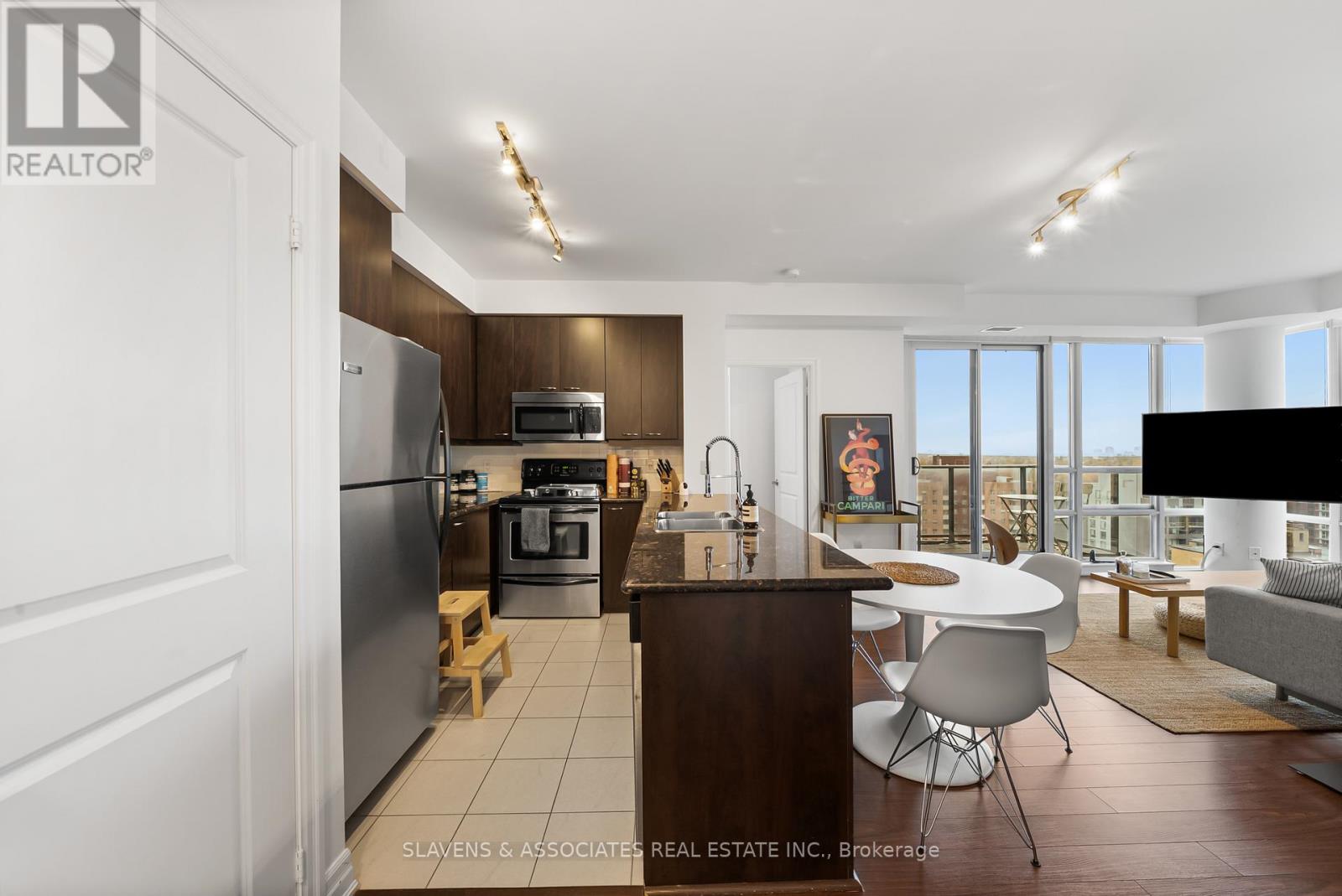 1303 - 500 St Clair Avenue W, Toronto, Ontario  M6C 1A8 - Photo 5 - C12523792