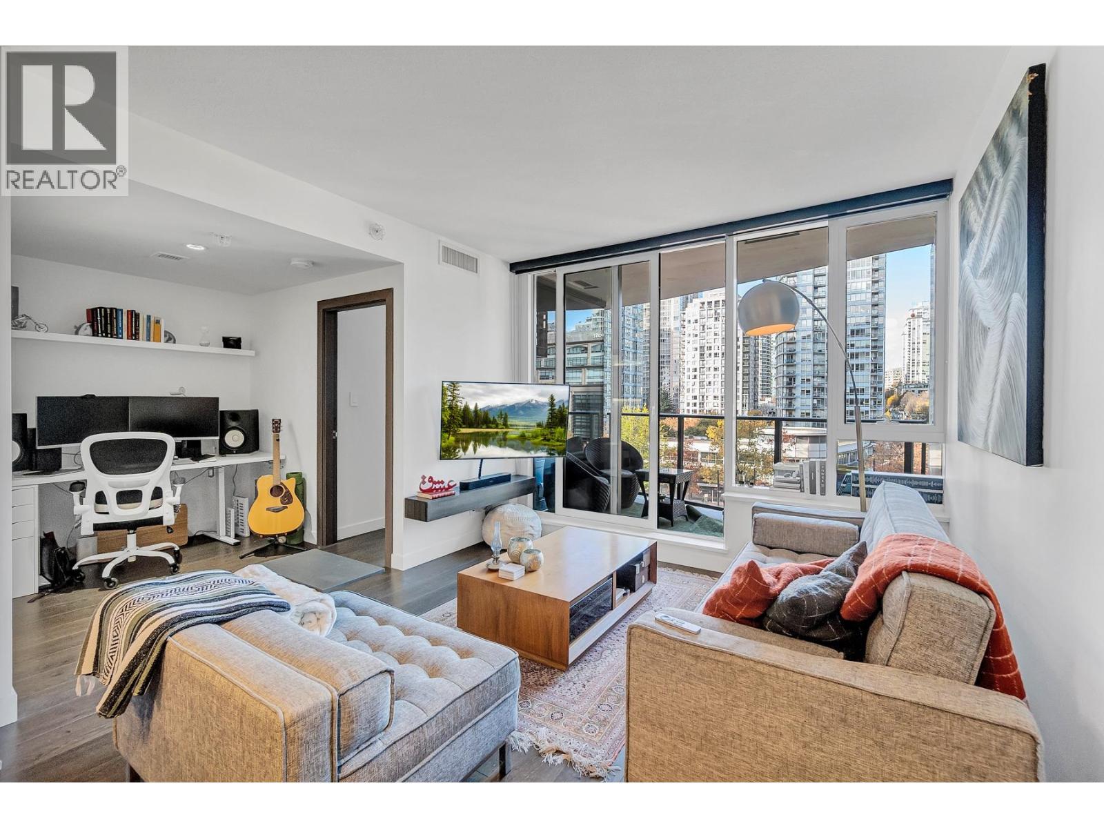 721 68 SMITHE STREET, vancouver, British Columbia