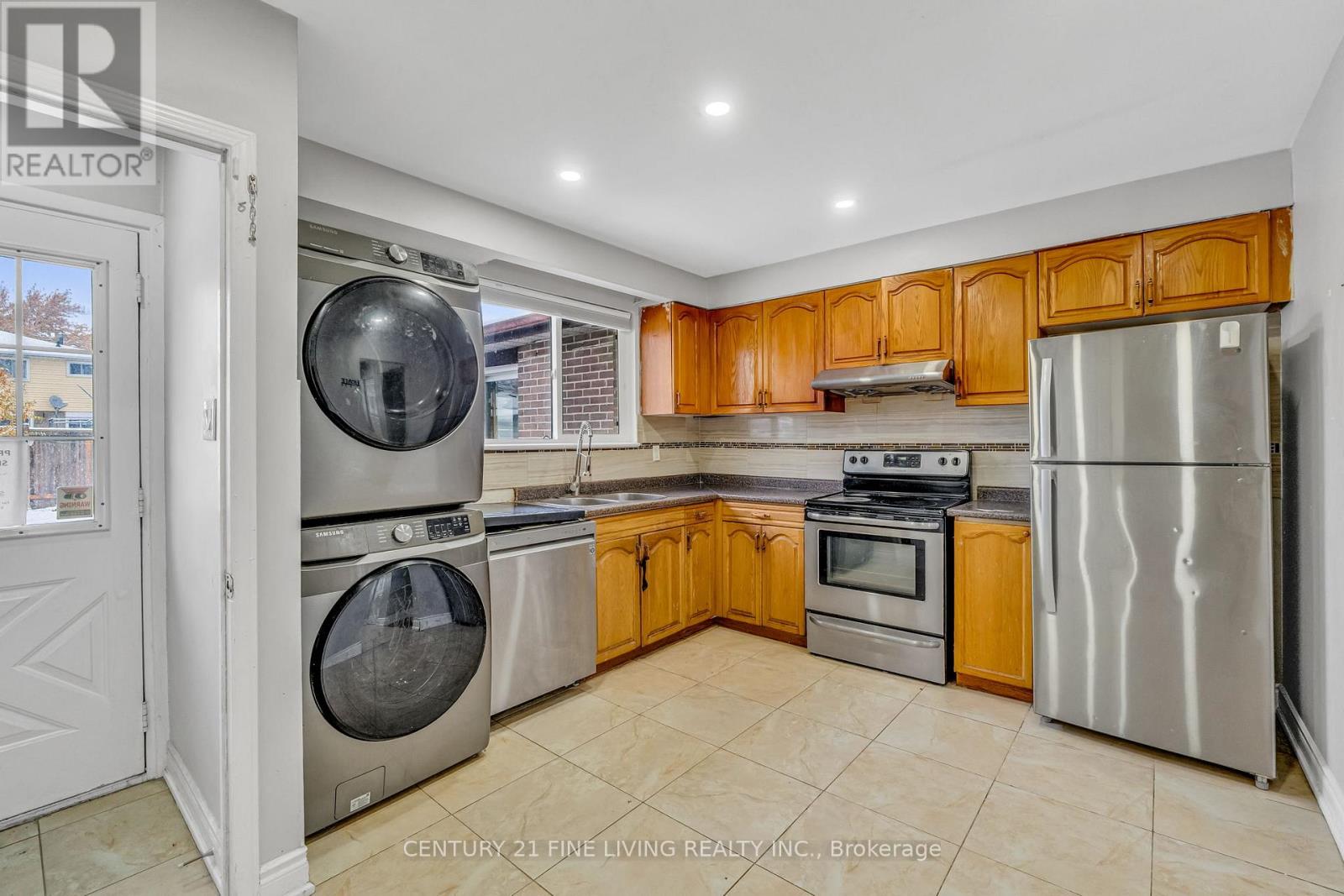 191 Folkstone Crescent, Brampton, Ontario L6T 3N2 - Photo 11 - W12523060