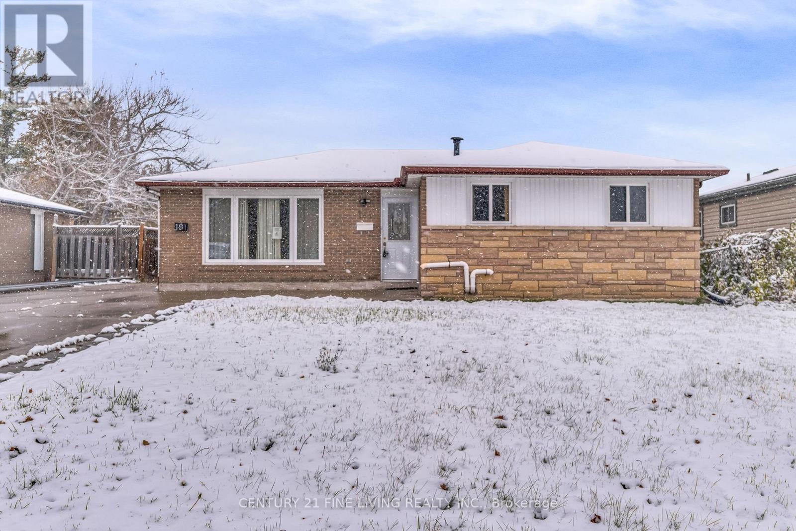 191 Folkstone Crescent, Brampton, Ontario L6T 3N2 - Photo 2 - W12523060