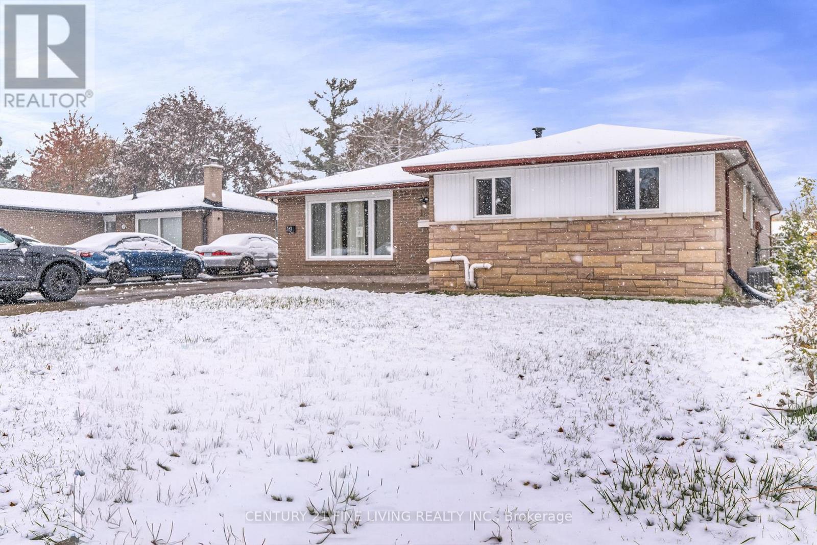 191 Folkstone Crescent, Brampton, Ontario L6T 3N2 - Photo 3 - W12523060