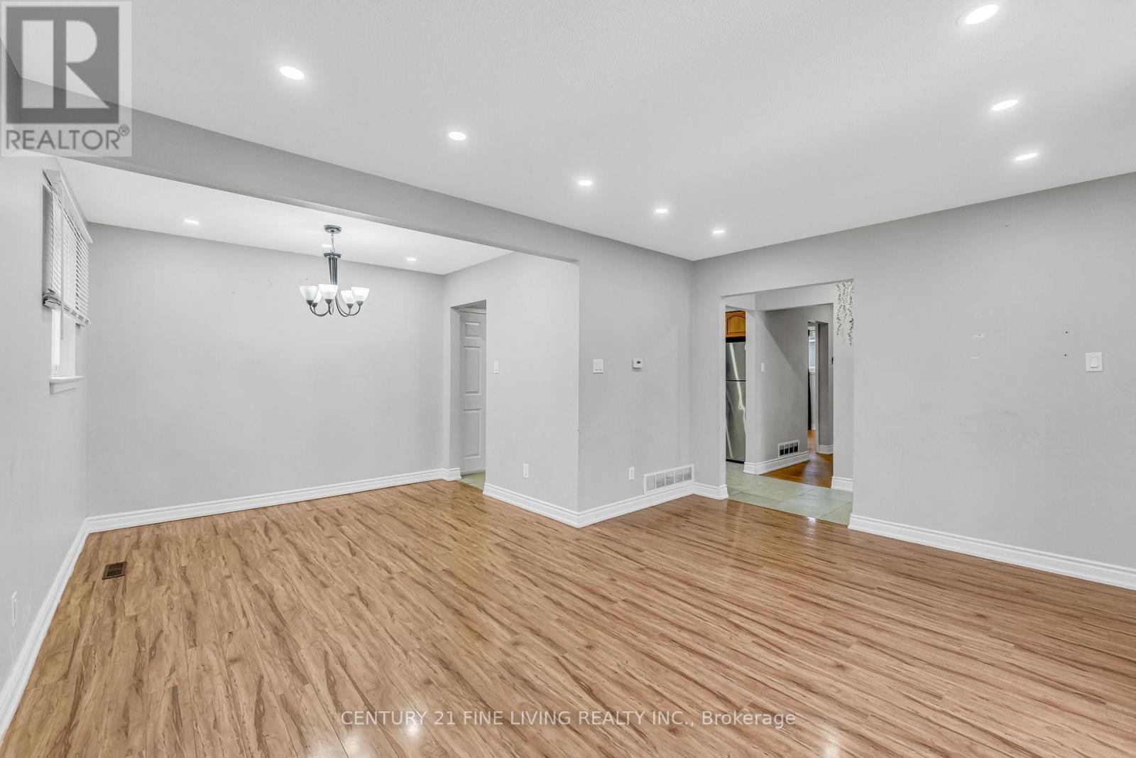 191 Folkstone Crescent, Brampton, Ontario L6T 3N2 - Photo 8 - W12523060