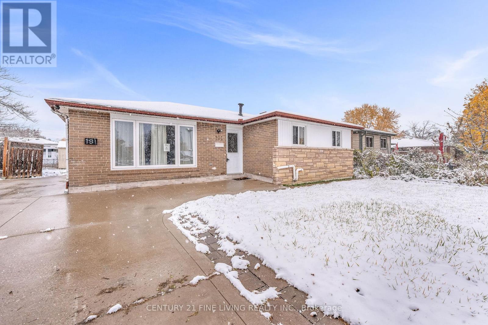 191 Folkstone Crescent, Brampton, Ontario L6T 3N2 - Photo 4 - W12523060