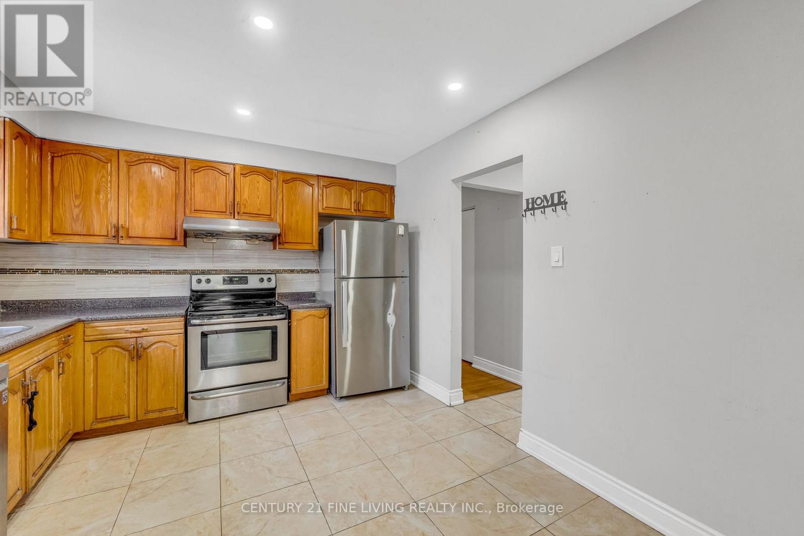 191 Folkstone Crescent, Brampton, Ontario L6T 3N2 - Photo 10 - W12523060