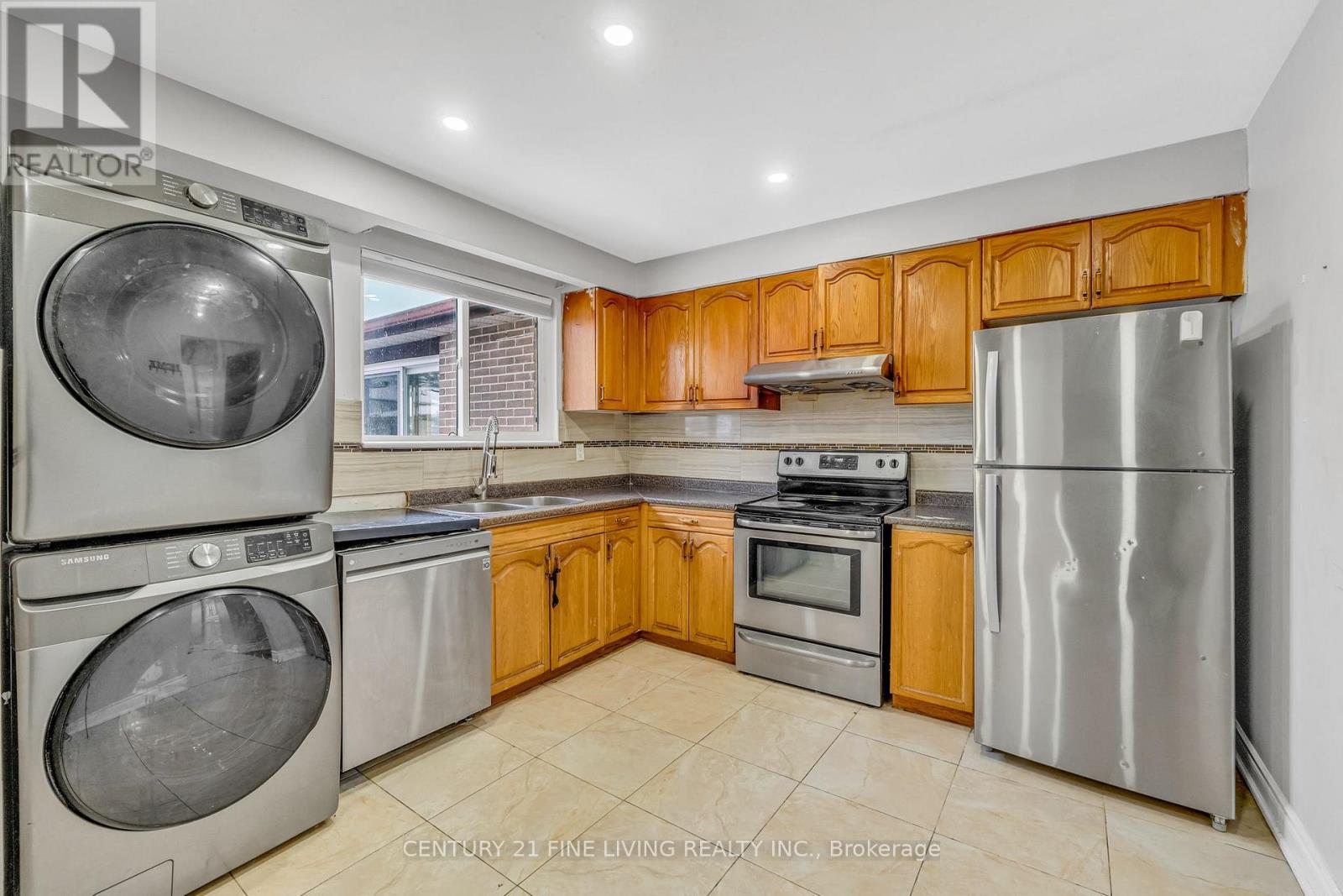 191 Folkstone Crescent, Brampton, Ontario L6T 3N2 - Photo 12 - W12523060