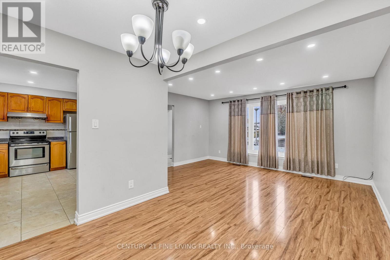 191 Folkstone Crescent, Brampton, Ontario L6T 3N2 - Photo 9 - W12523060