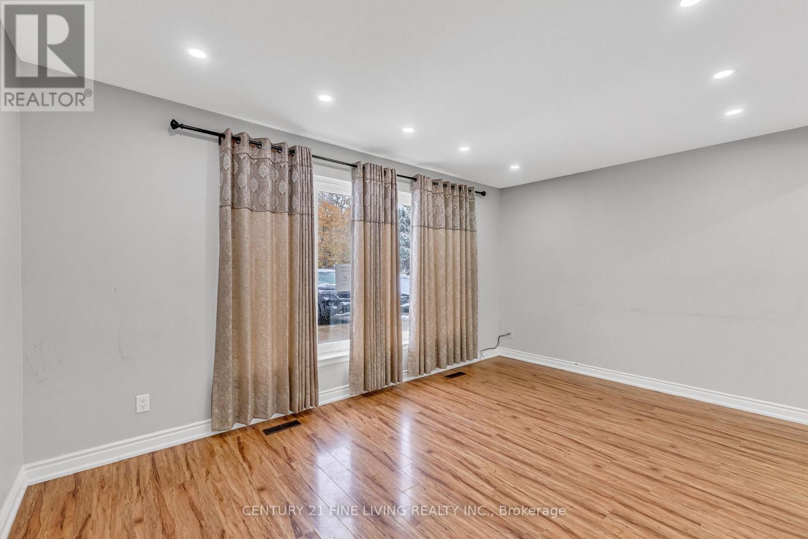 191 Folkstone Crescent, Brampton, Ontario L6T 3N2 - Photo 7 - W12523060