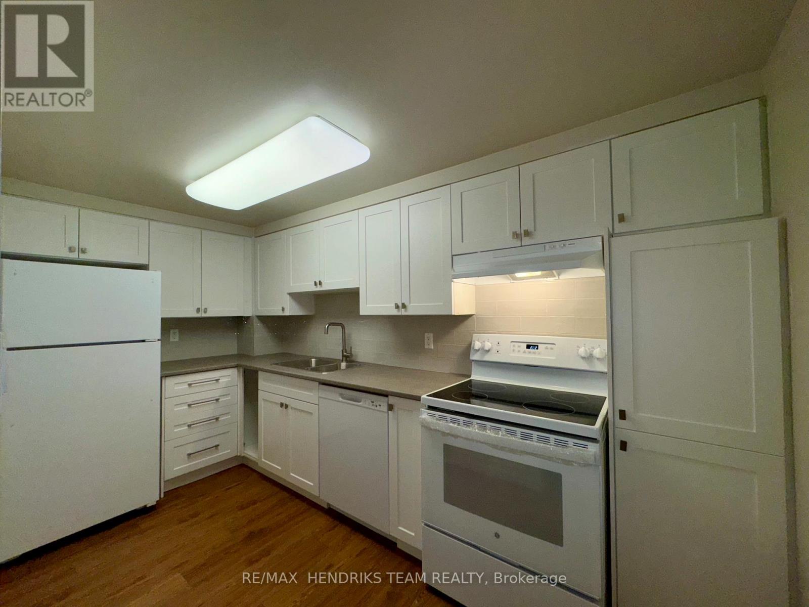 B304 - 16 Capner Street, St. Catharines, Ontario  L2P 3X4 - Photo 2 - X12525542