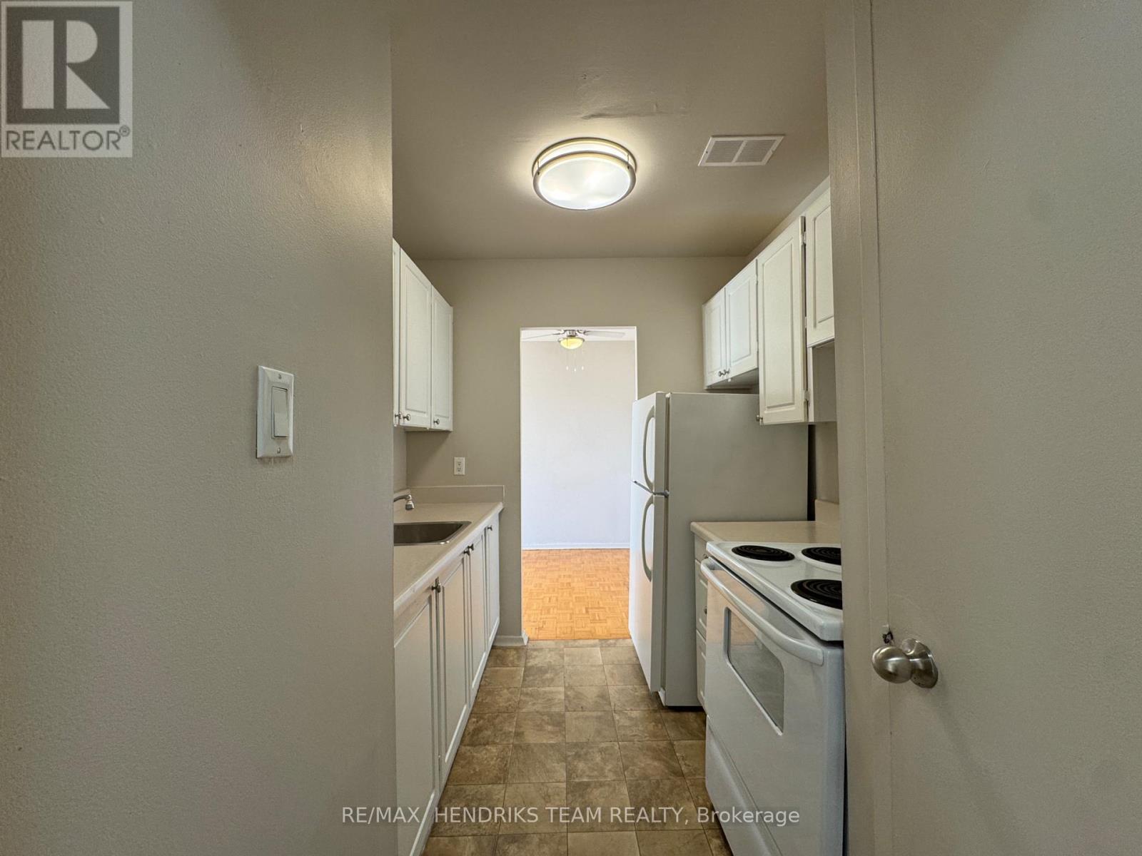 601 - 49 Leaside Drive, St. Catharines, Ontario  L2M 4G4 - Photo 3 - X12525562