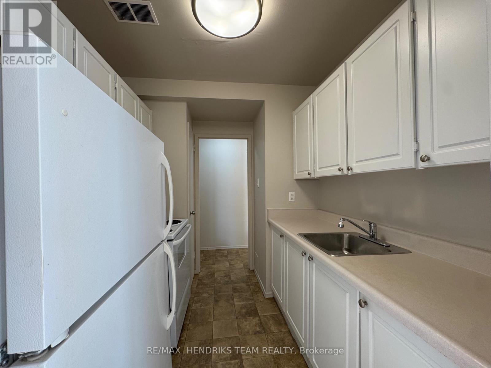 601 - 49 Leaside Drive, St. Catharines, Ontario  L2M 4G4 - Photo 5 - X12525562