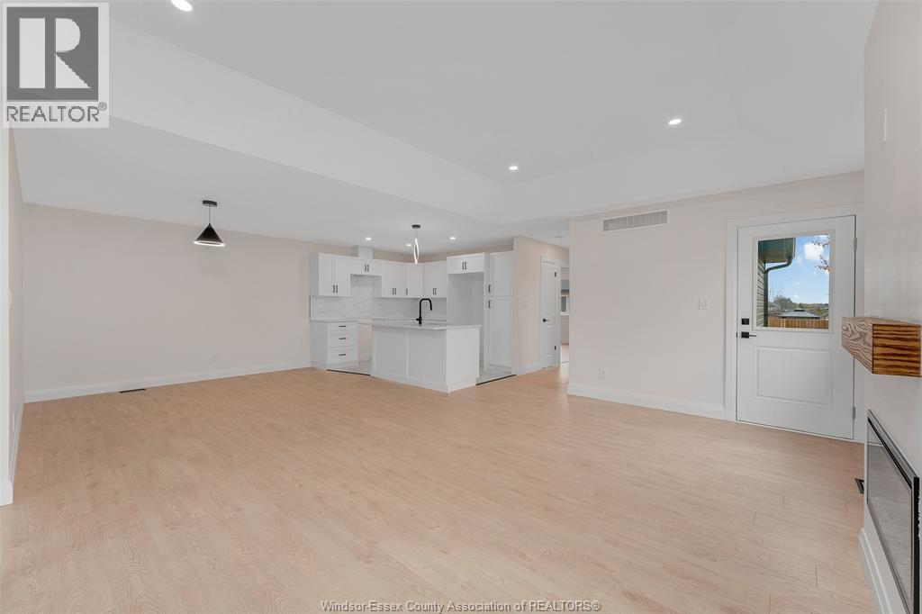 3202 Viola Crescent, Windsor, Ontario N8N 0A1 - Photo 11 - 25028435