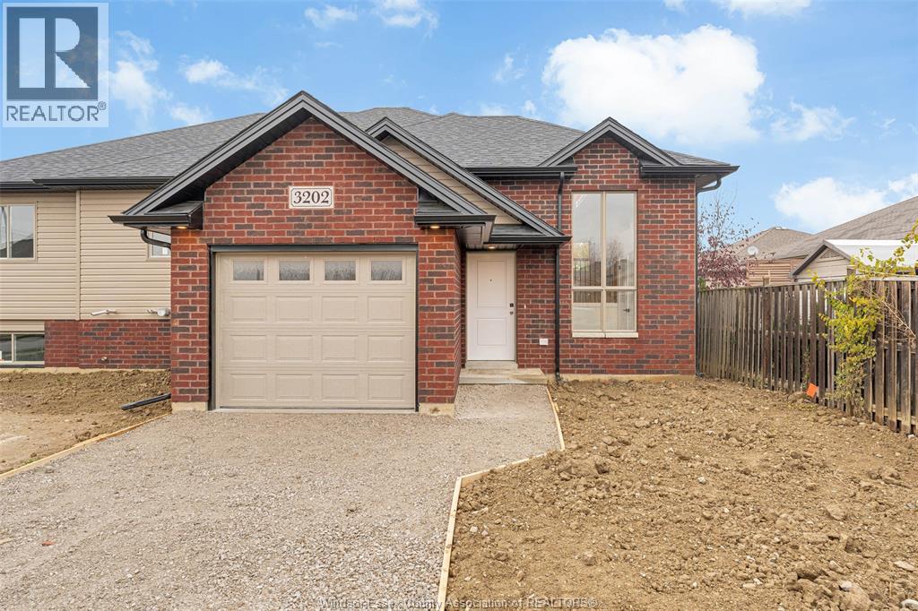 3202 Viola Crescent, Windsor, Ontario N8N 0A1 - Photo 2 - 25028435