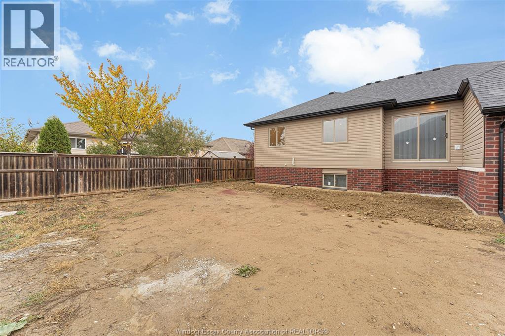 3202 Viola Crescent, Windsor, Ontario N8N 0A1 - Photo 4 - 25028435