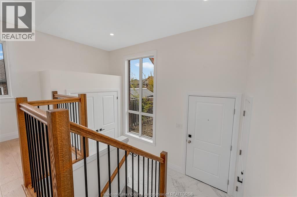 3202 Viola Crescent, Windsor, Ontario N8N 0A1 - Photo 7 - 25028435