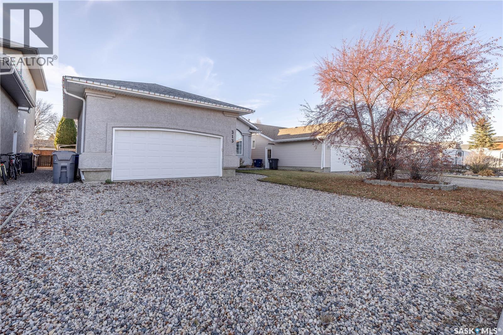 313 Victor Lane, Dalmeny, Saskatchewan  S0K 1E0 - Photo 2 - SK023669