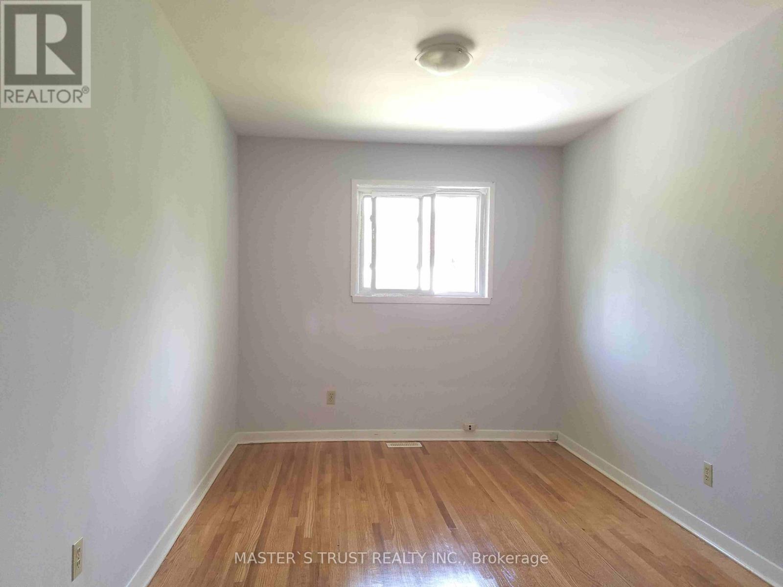 1316 Redbank Crescent, Oakville, Ontario L6H 1Y5 - Photo 5 - W12444734