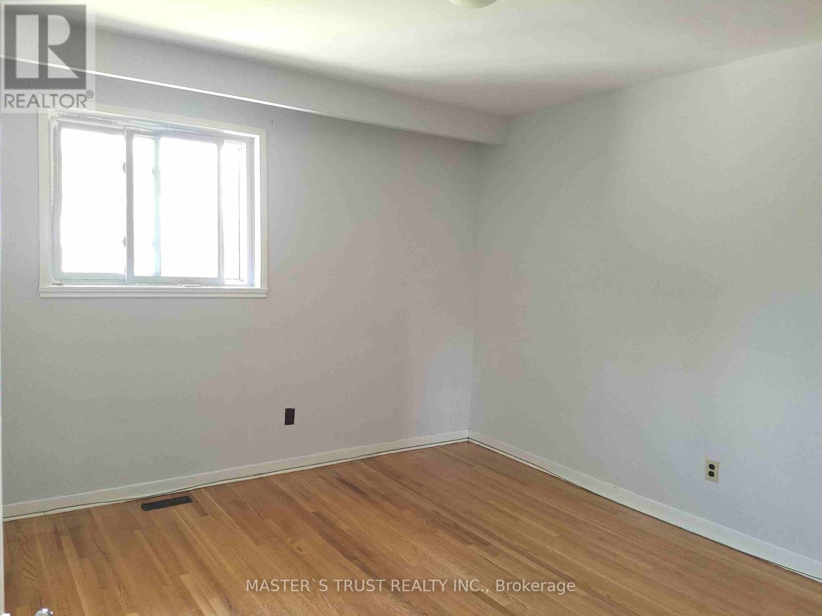 1316 Redbank Crescent, Oakville, Ontario L6H 1Y5 - Photo 4 - W12444734