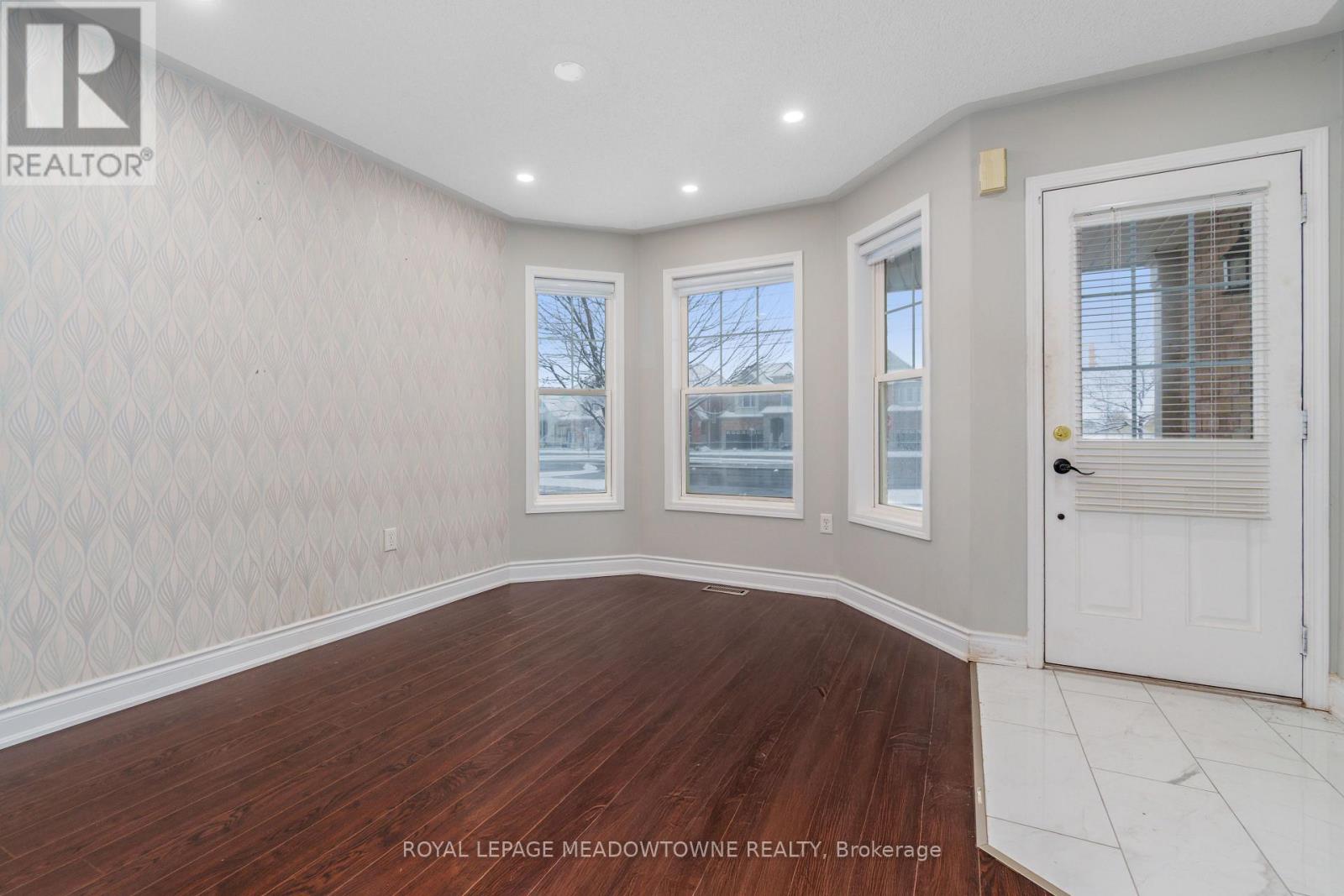 843 Thompson Road S, Milton, Ontario  L9T 6Y8 - Photo 4 - W12526700