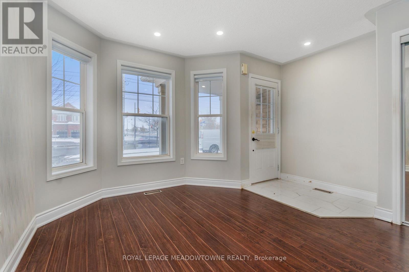 843 Thompson Road S, Milton, Ontario  L9T 6Y8 - Photo 5 - W12526700