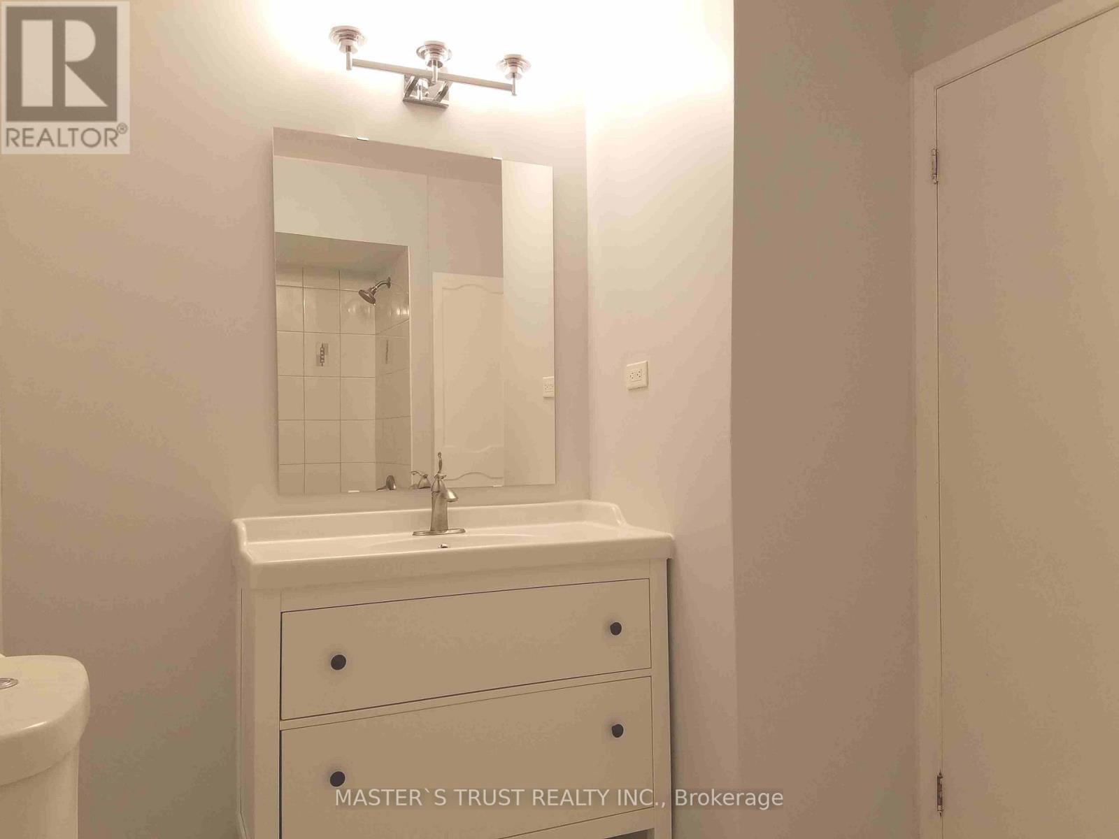 1316 Redbank Crescent, Oakville, Ontario L6H 1Y5 - Photo 10 - W12444734