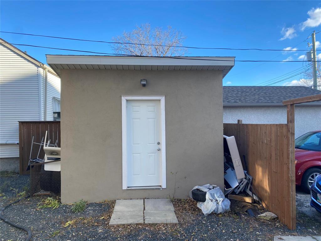 430 Nairn Avenue, Winnipeg, Manitoba  R2L 0X2 - Photo 8 - 202528184