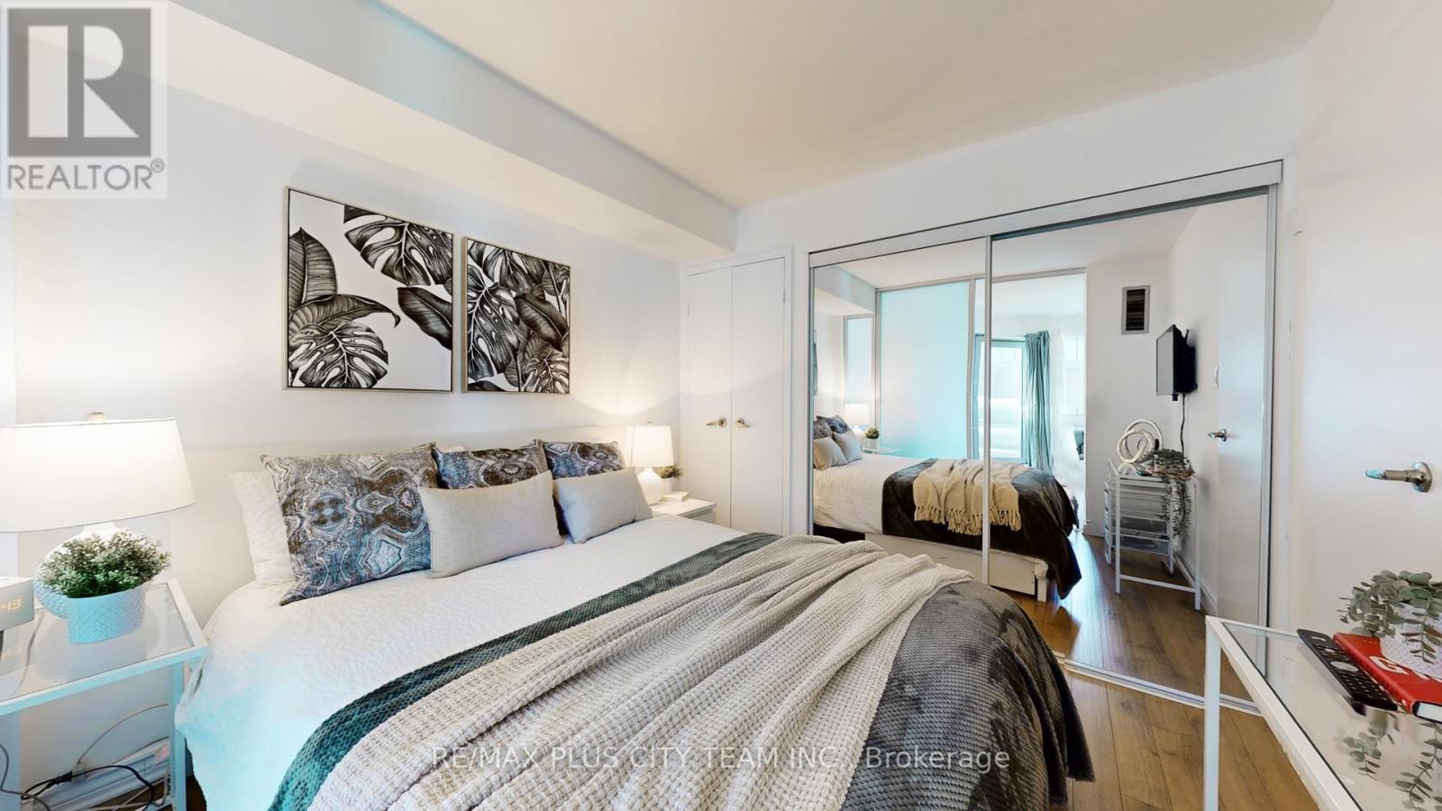 310 - 10 Yonge Street, Toronto, Ontario  M5E 1R4 - Photo 11 - C12528080