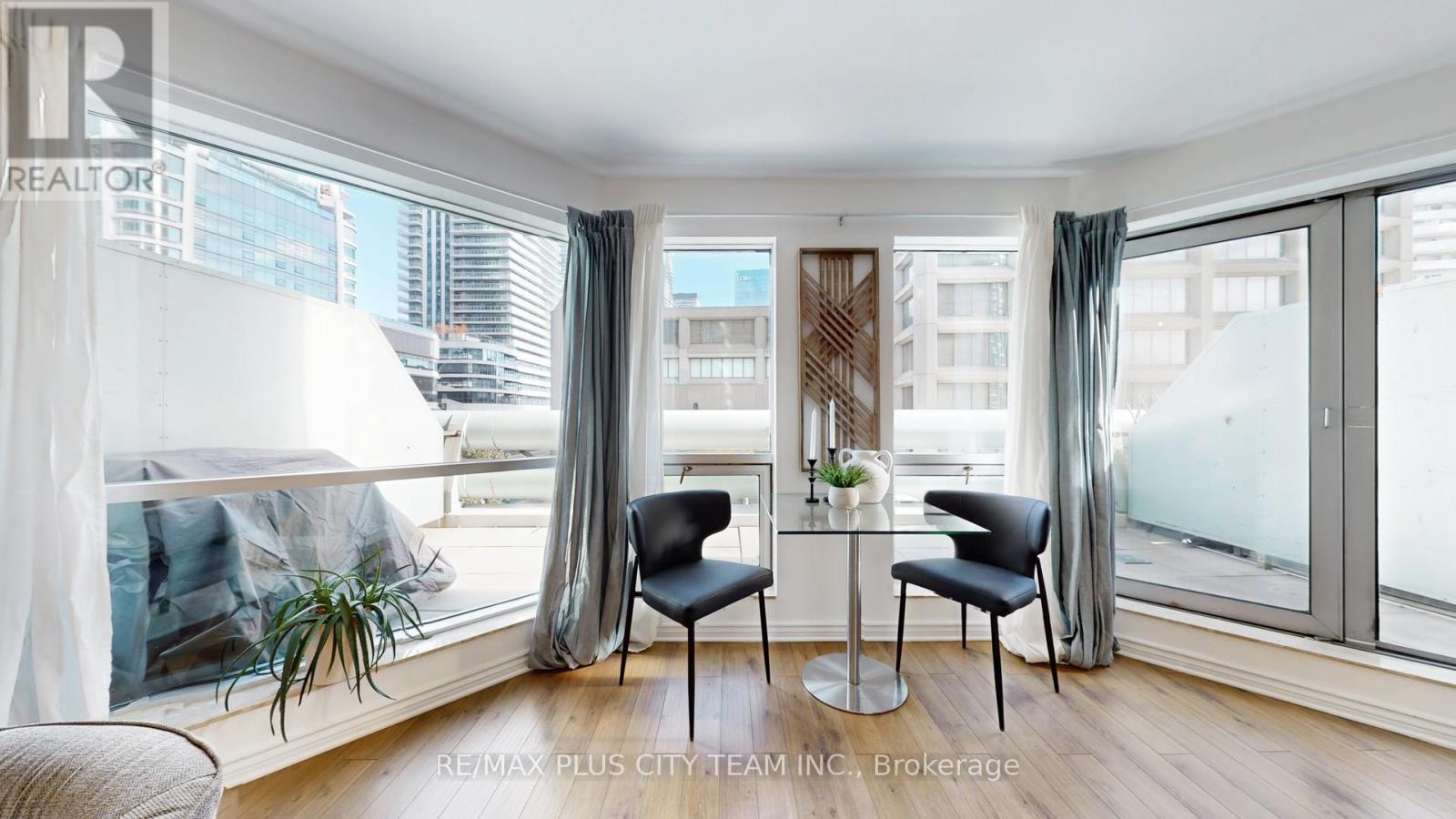 310 - 10 Yonge Street, Toronto, Ontario  M5E 1R4 - Photo 4 - C12528080