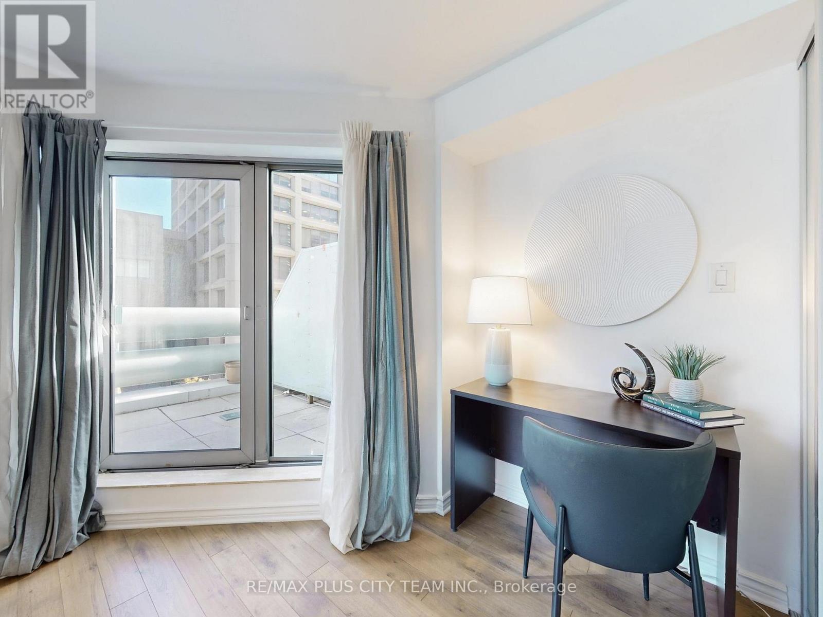 310 - 10 Yonge Street, Toronto, Ontario  M5E 1R4 - Photo 6 - C12528080