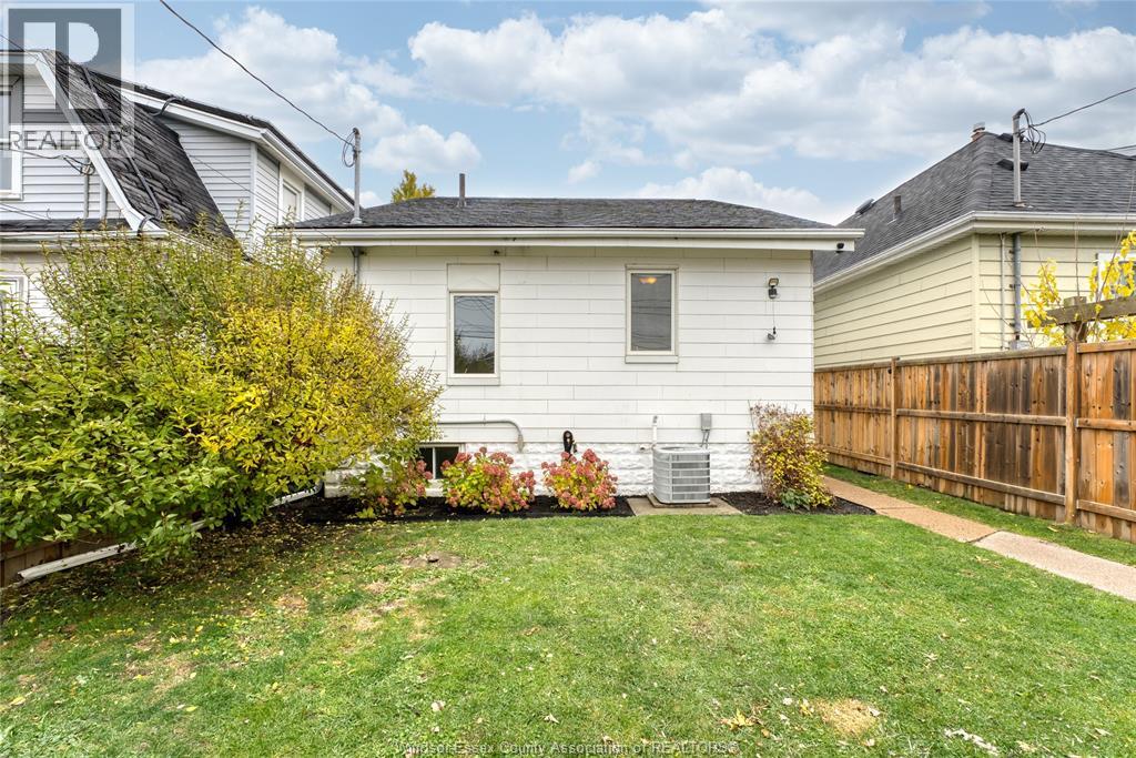 1277 Lincoln, Windsor, Ontario  N8Y 2H9 - Photo 38 - 25028422