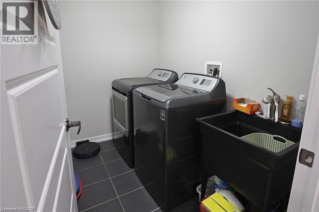 23 Scarletwood Street, Hamilton, Ontario  L8J 0K8 - Photo 12 - 40783813