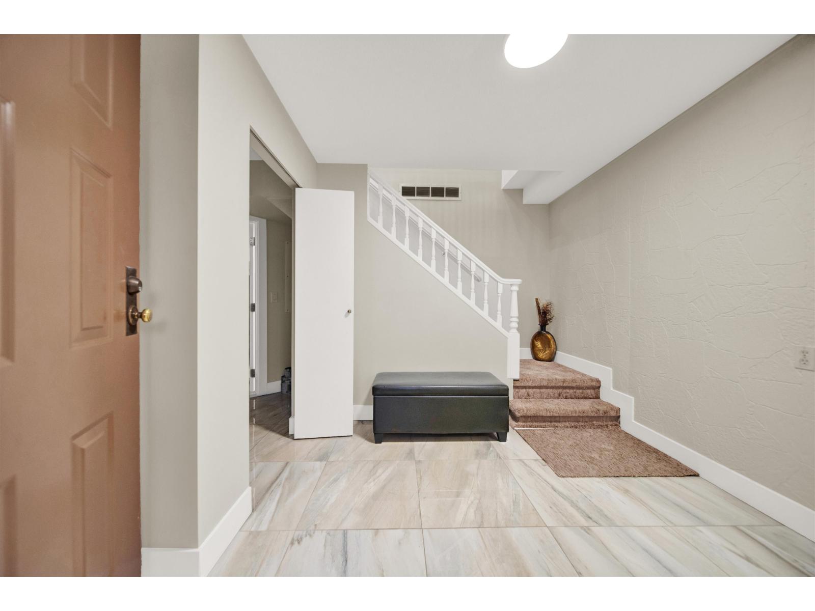 11715 83a Avenue, Delta, British Columbia  V4C 2J9 - Photo 3 - R3065675