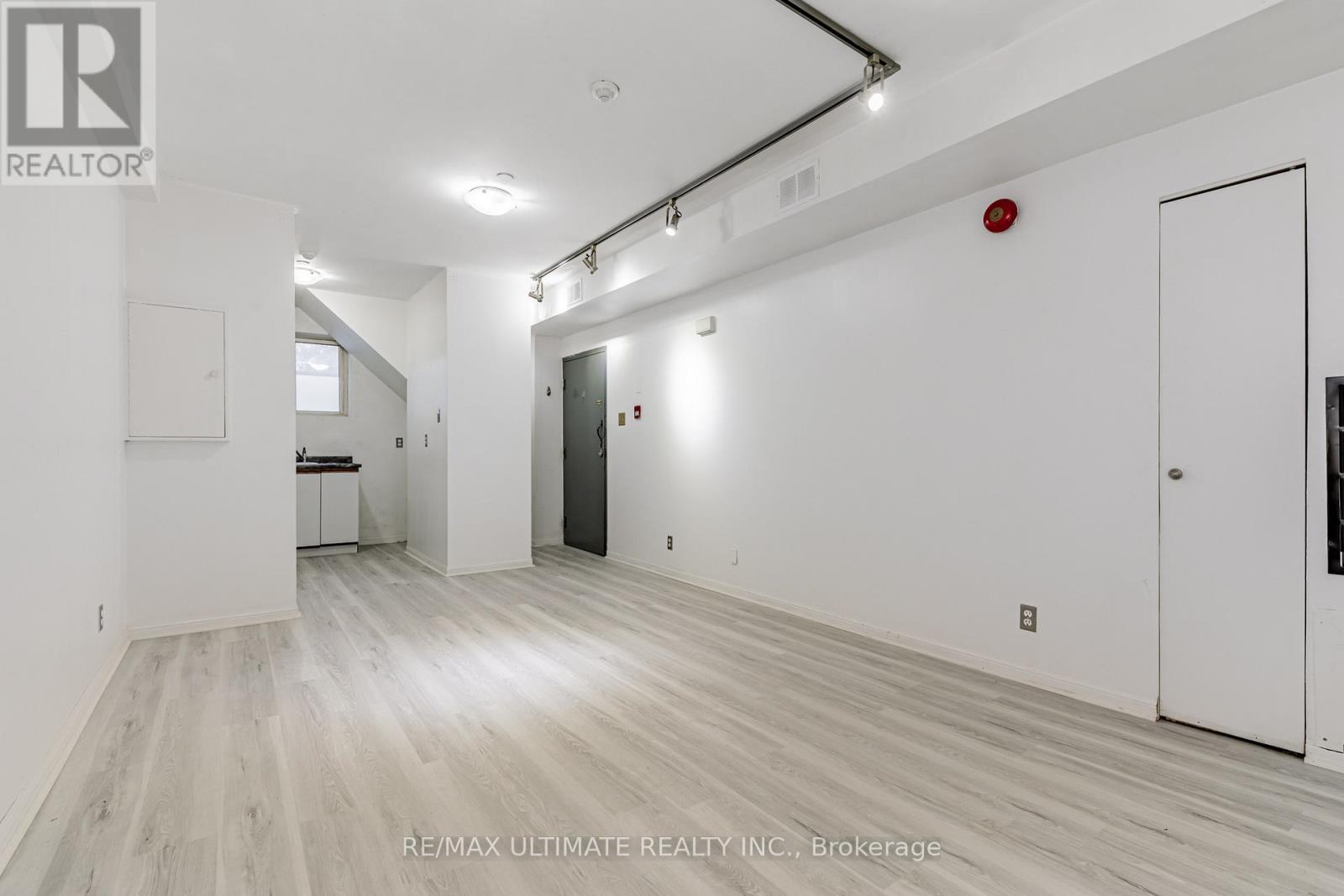 4 - 966 Queen Street E, Toronto, Ontario  M4M 1K1 - Photo 3 - E12528078