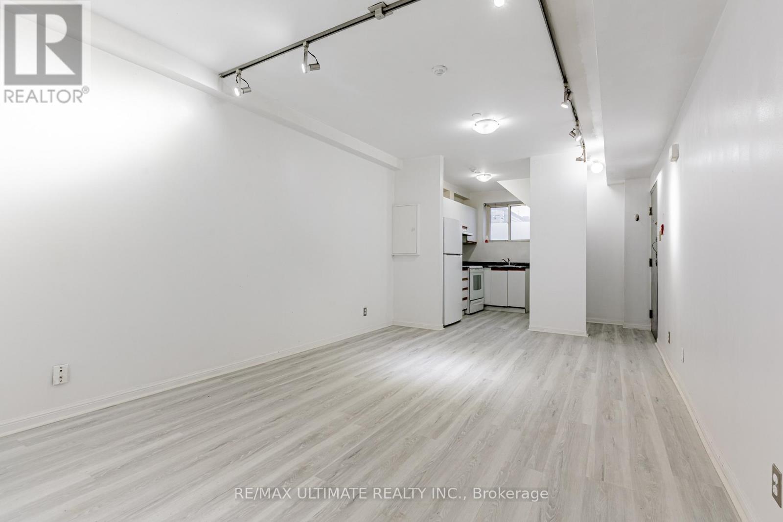 4 - 966 Queen Street E, Toronto, Ontario  M4M 1K1 - Photo 4 - E12528078