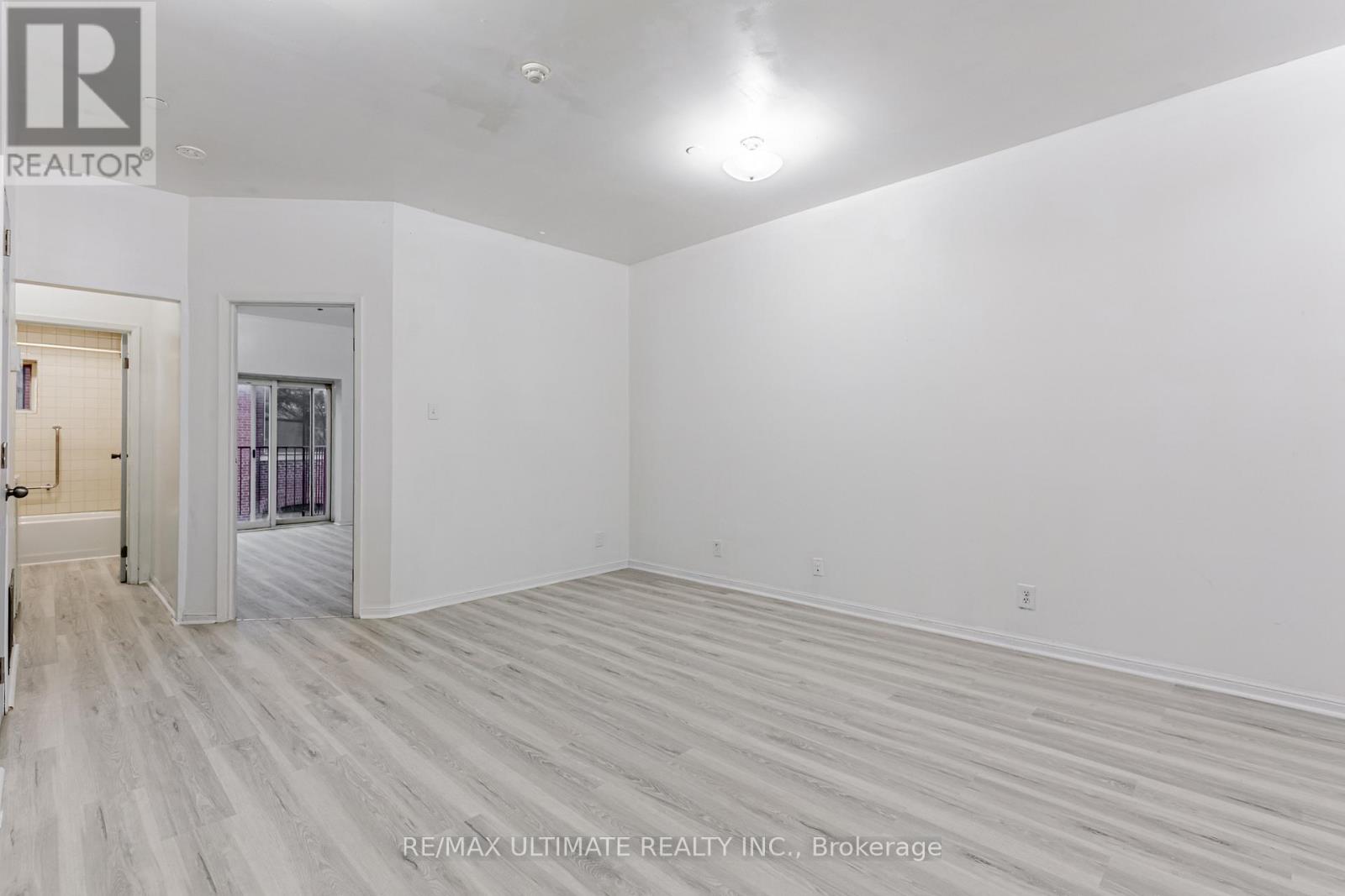 5 - 966 Queen Street E, Toronto, Ontario  M4M 1K1 - Photo 8 - E12528084
