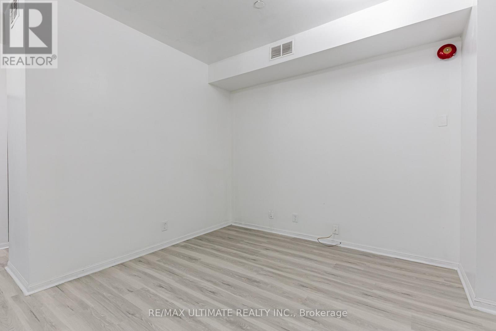 5 - 966 Queen Street E, Toronto, Ontario  M4M 1K1 - Photo 9 - E12528084