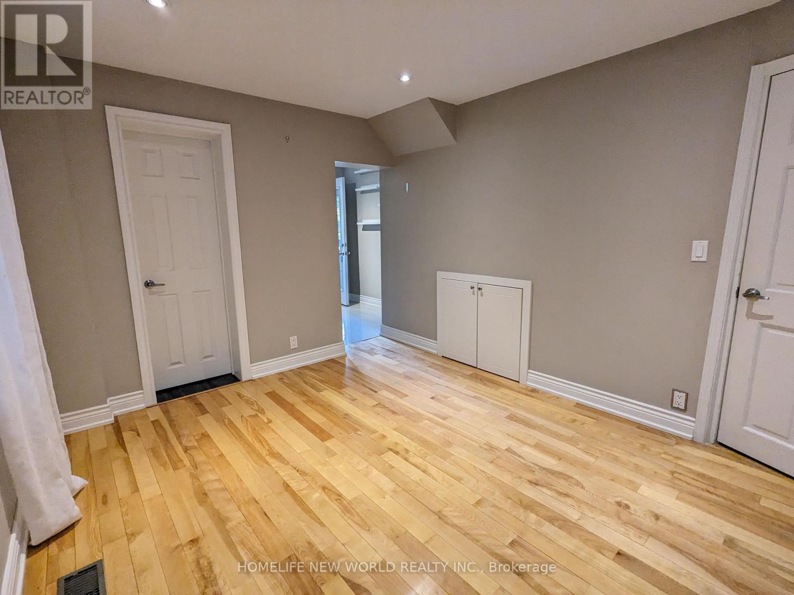 Main - 258 Kenilworth Avenue, Toronto, Ontario  M4L 3S8 - Photo 7 - E12528120