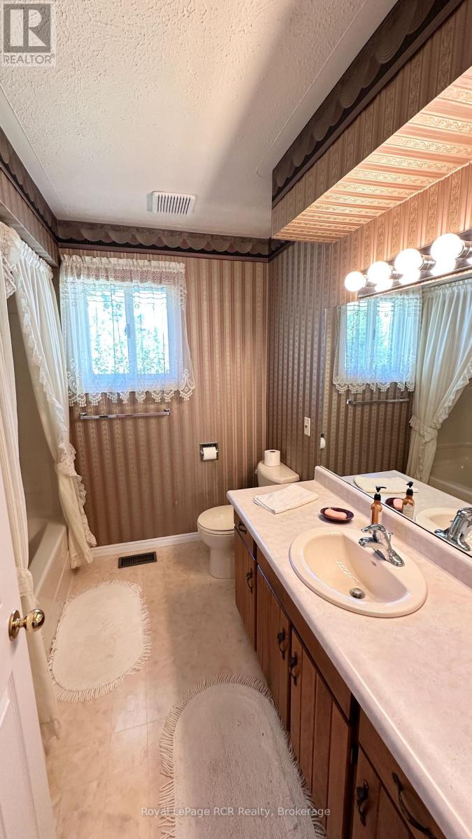 218 4th Street Crescent, Hanover, Ontario  N4N 3S2 - Photo 24 - X12467712