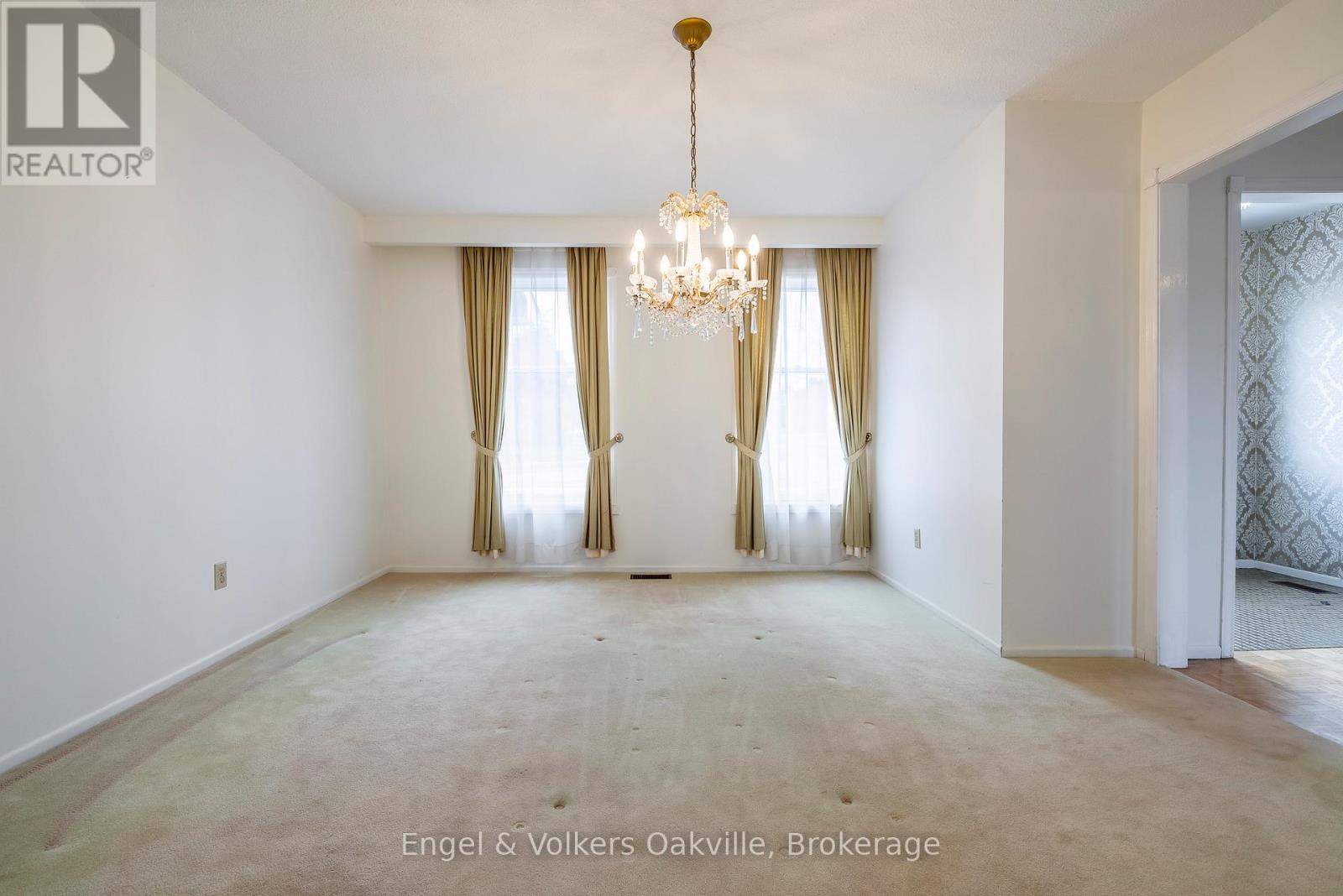 1929 Fieldgate Drive, Burlington, Ontario L7P 3H4 - Photo 13 - W12528262