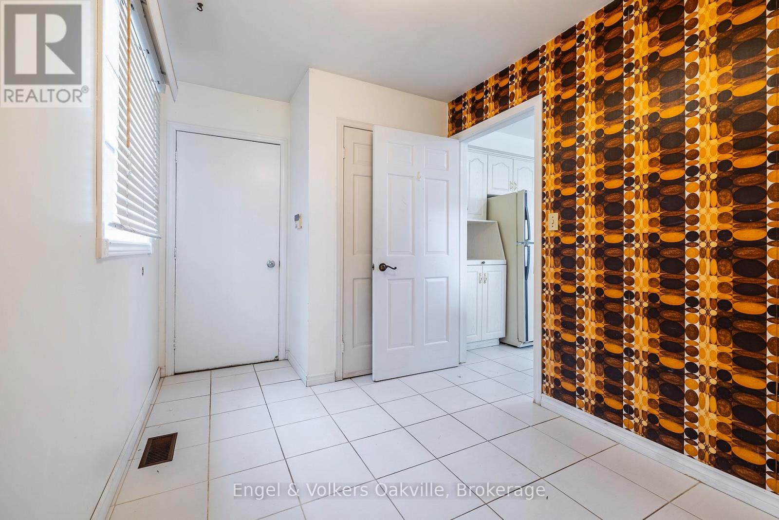 1929 Fieldgate Drive, Burlington, Ontario L7P 3H4 - Photo 18 - W12528262