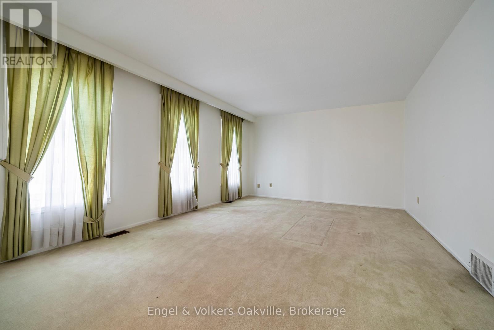 1929 Fieldgate Drive, Burlington, Ontario L7P 3H4 - Photo 23 - W12528262