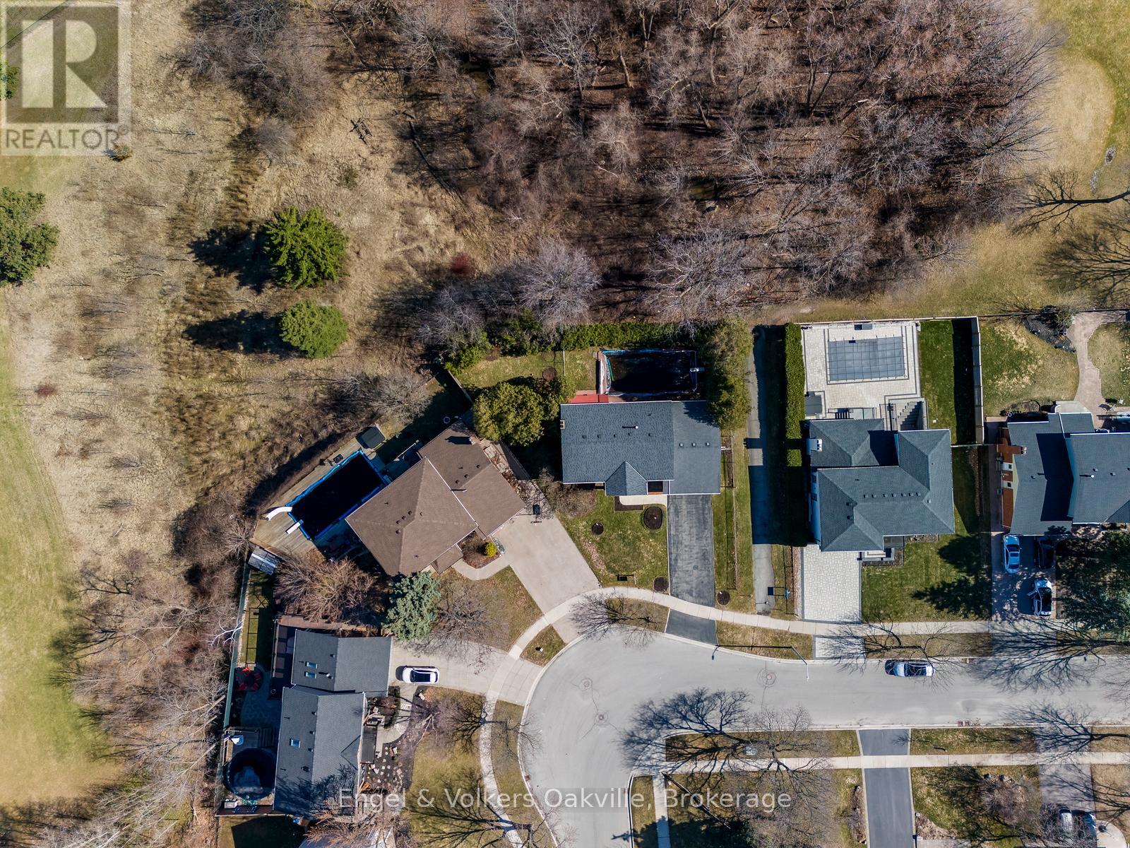 1929 Fieldgate Drive, Burlington, Ontario L7P 3H4 - Photo 6 - W12528262