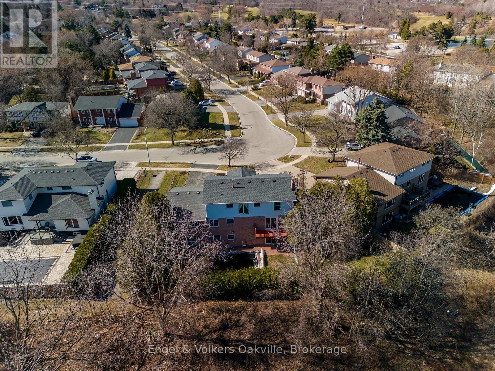 1929 Fieldgate Drive, Burlington, Ontario L7P 3H4 - Photo 7 - W12528262