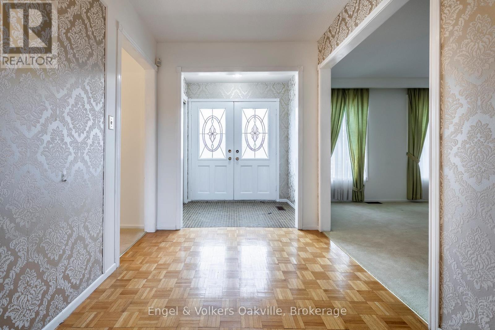 1929 Fieldgate Drive, Burlington, Ontario L7P 3H4 - Photo 9 - W12528262